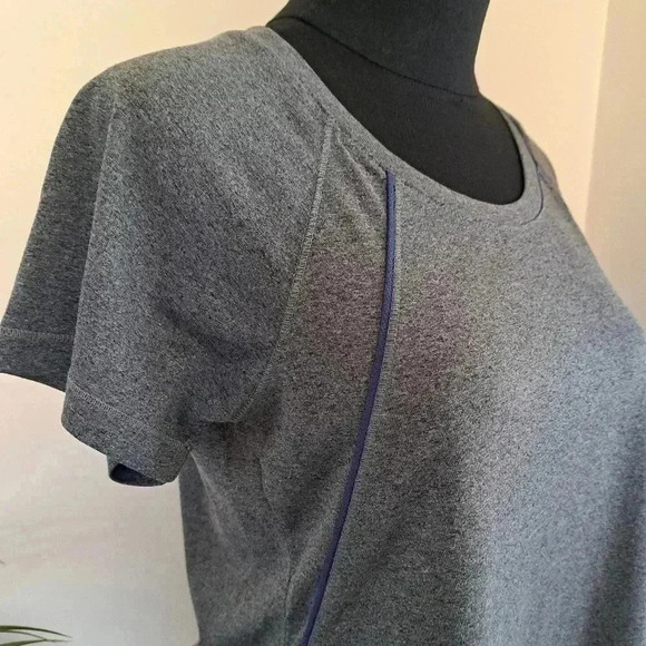 ❤ Lavon Grey Activewear Top Women's Medium Short Sleeved Crewneck - Picture 9 of 11